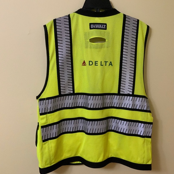 Delta Airlines Employee Reflective Safety Vest Size M (by DeWALT) - Picture 1 of 8